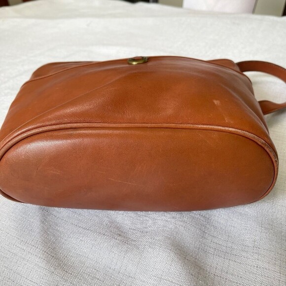 Etienne Aigner Leather Crossbody Bag. Brown Leather. - Picture 9 of 12